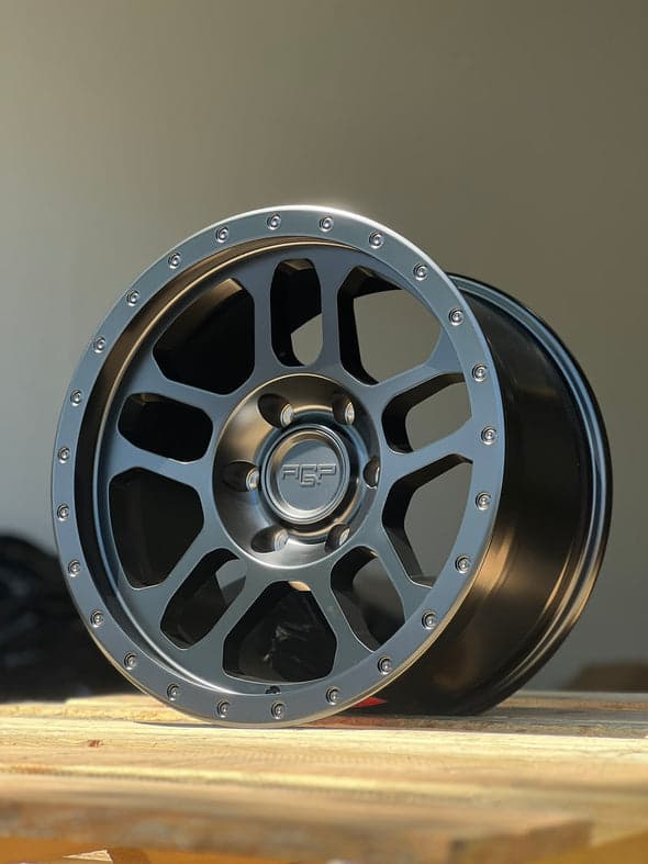 AGP 17x9 AGP 301 TRUX 6x135 Black (+1mm)